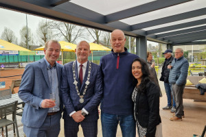 Succesvolle start tennisseizoen bij TVB met bezoek van Burgemeester Schneider