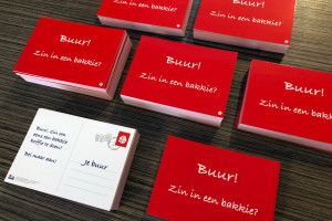 PvdA Barendrecht deelt ansichtkaarten uit tijdens Week tegen Eenzaamheid